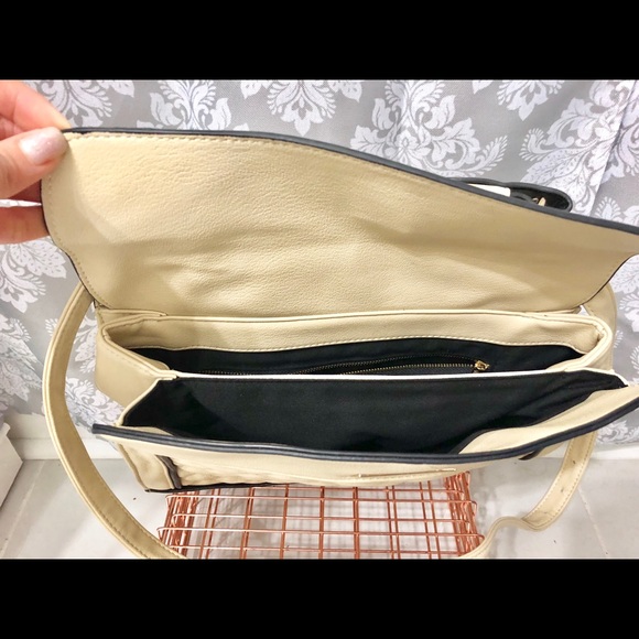 Forever 21 black and cream Crossbody purse - Picture 2 of 2